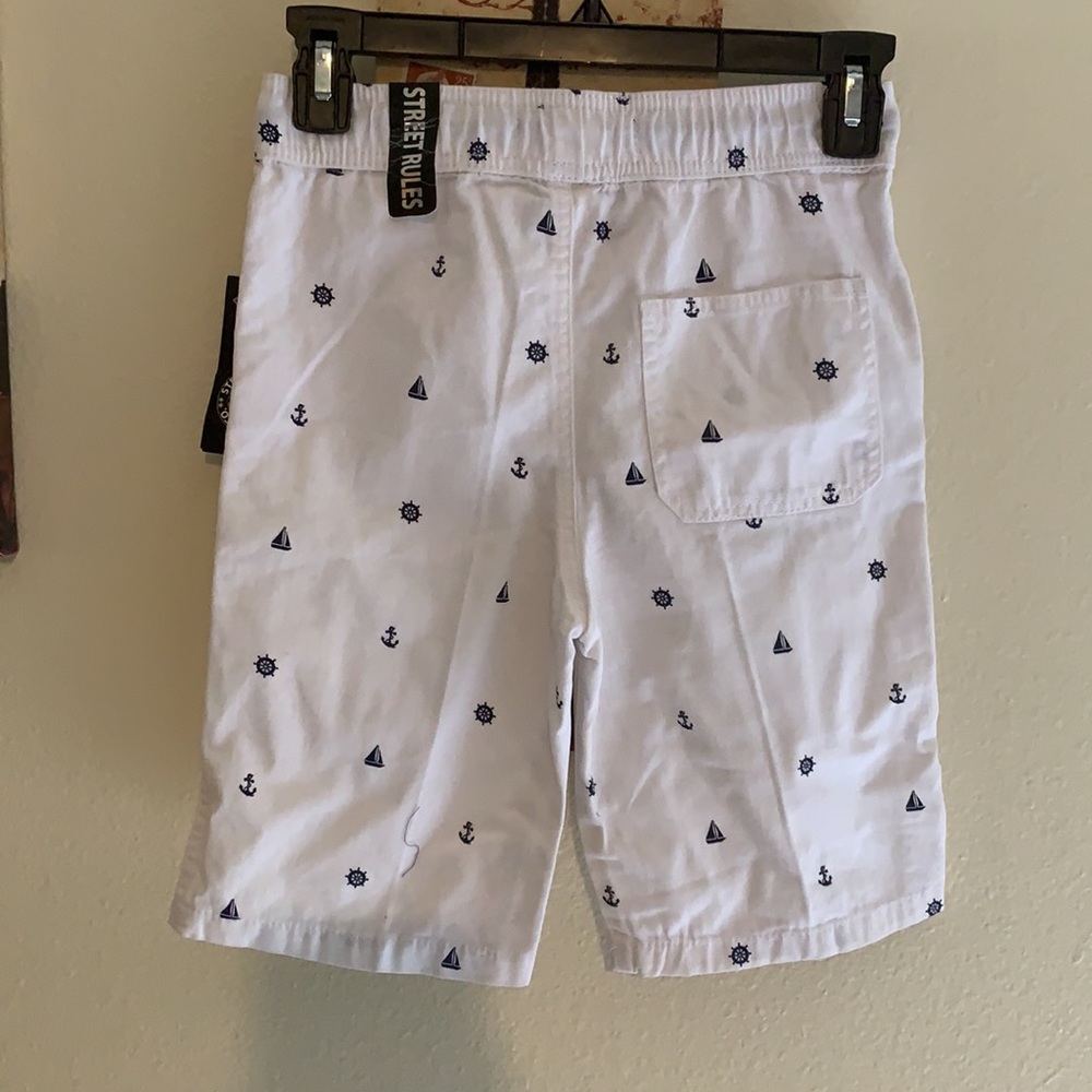 Shorts - Picture 2 of 3